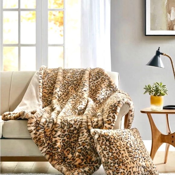 Faux Fur Leopard Print
(NWT
Throw~Martha Stewart
Collection~Created Macy' - Picture 4 of 7